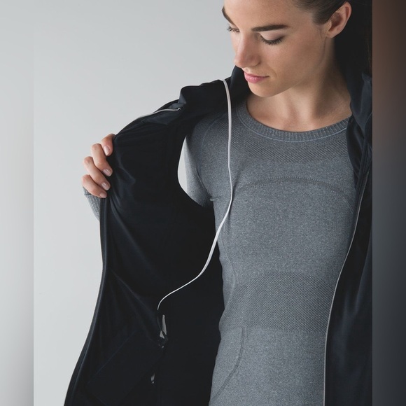 Lululemon Go The Distance Vest Black size 2 - Picture 5 of 16